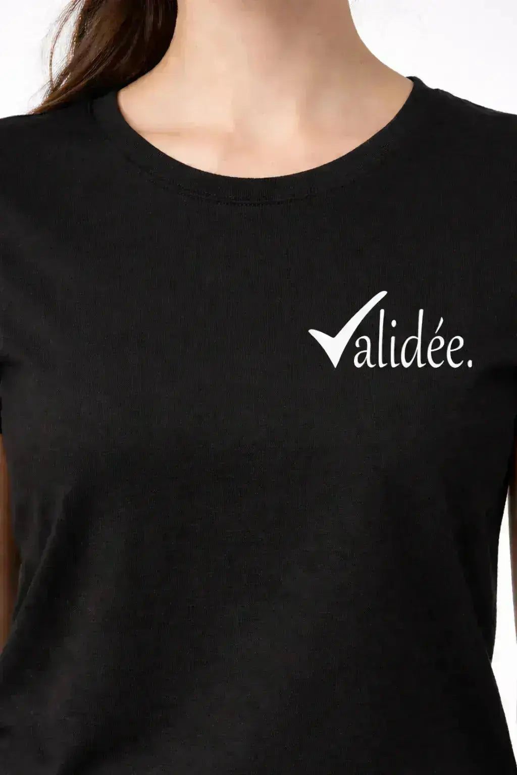 T-shirt bio femme Validée vinyle blanc vue rapprochée - T Shirts et plus