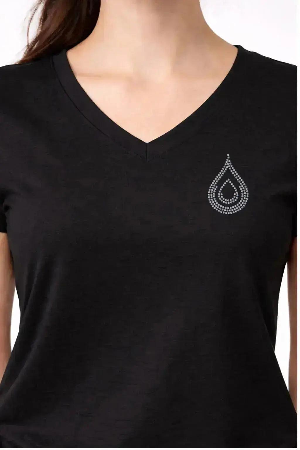 T-shirt femme noir col v détail Goutte en strass vue rapprochée