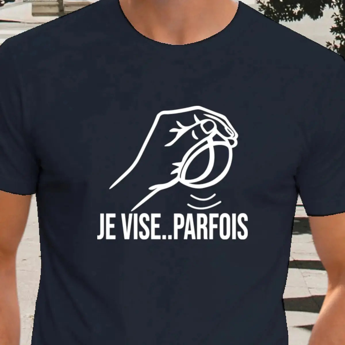t-shirt pétanque homme JE VISE..PARFOIS vinyle blanc vue rapprochée
